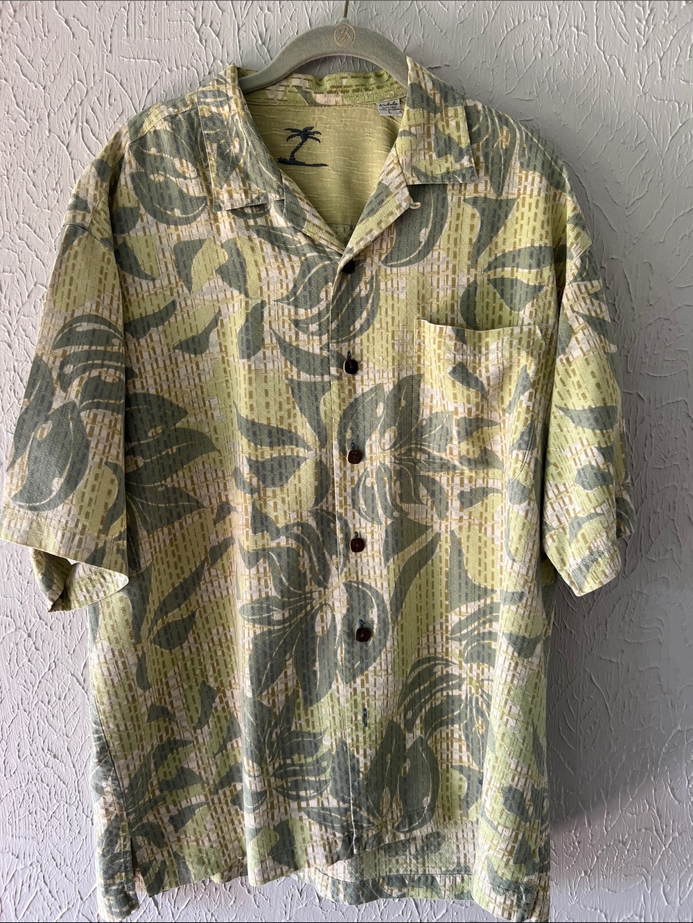 Palm Tree Short-Sleeve Casual Button-Down Shirt in Light Green
